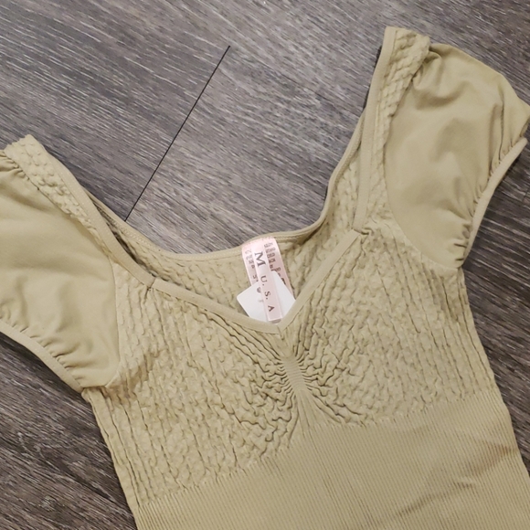 Fitted Top - Picture 7 of 8